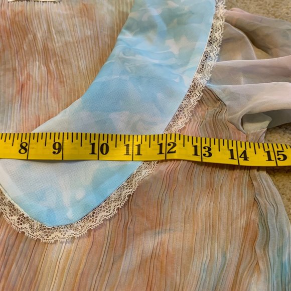 Repeat Mark Marbled Look Cropped Pleated Top - Picture 10 of 12